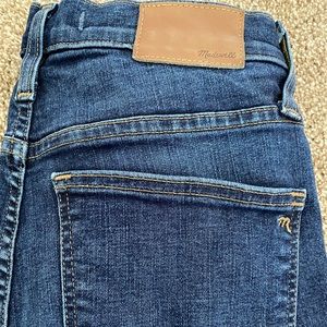Madewell 10” high rise skinny denim, size 28. Dark wash.